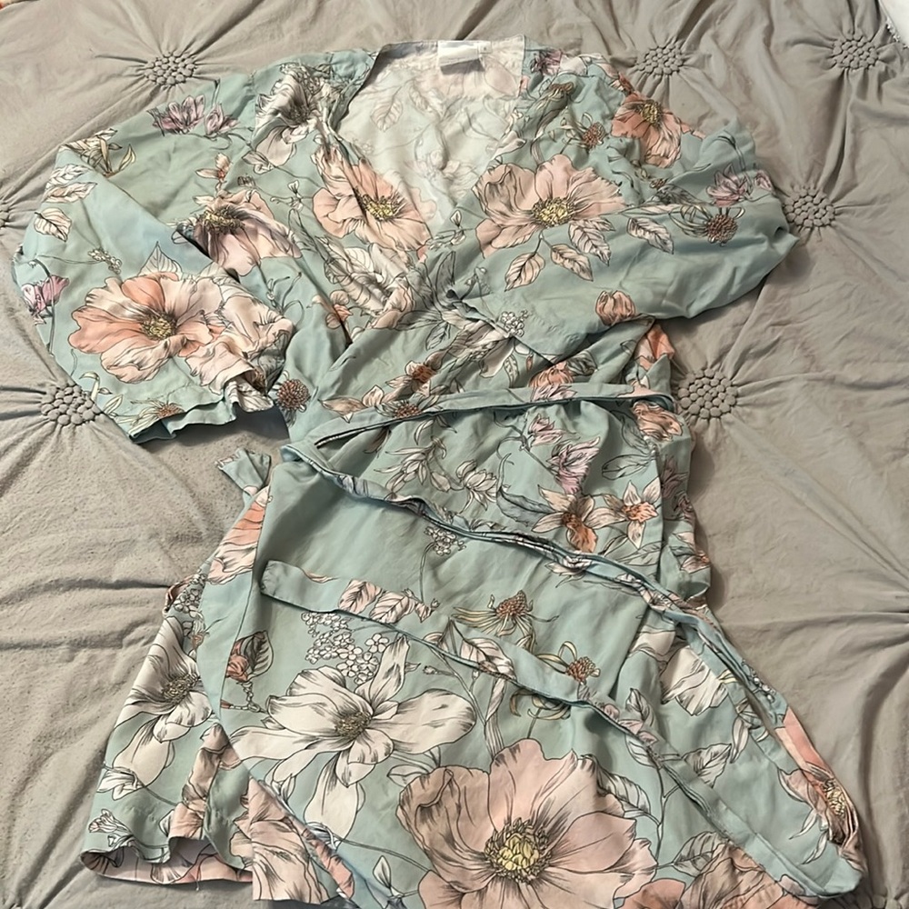 Nurtured 9 robe size M